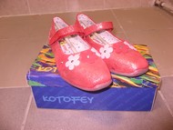 Туфельки для девочек с декоративными цветами