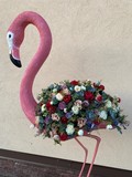 Фламинго c дополнительным декором из цветов/перьев