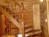 Деревянная лестница из дуба на второй этаж