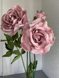 Розы шебби-шик: композиция из 3-х цветов - 1 сутки