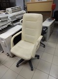Продается белое компьютерное кресло