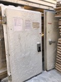 Двери б/у для холодильных и морозильных камер.
