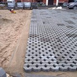 Укладка газонной бетонной решетки под ключ с основанием в СПб