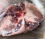 Лопатка свиная б.к. без голяшки, оптом в МСК от производителя Мясной Двор г. Брянск