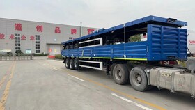 Полуприцеп с бортовой платформой TONGYADA CTY9603LBD 3-оси, грузоподъёмностью 50 тонн, новый.