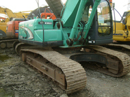 Аренда гусеничного экскаватора Kobelco SK225SR. Ковш 0,8 куба. Гидромолот.