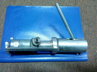 Струбцина (механическая) для заправки баллонов с клапанами
