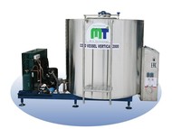 Вертикальный охладитель молока закрытого типа 2000 литров